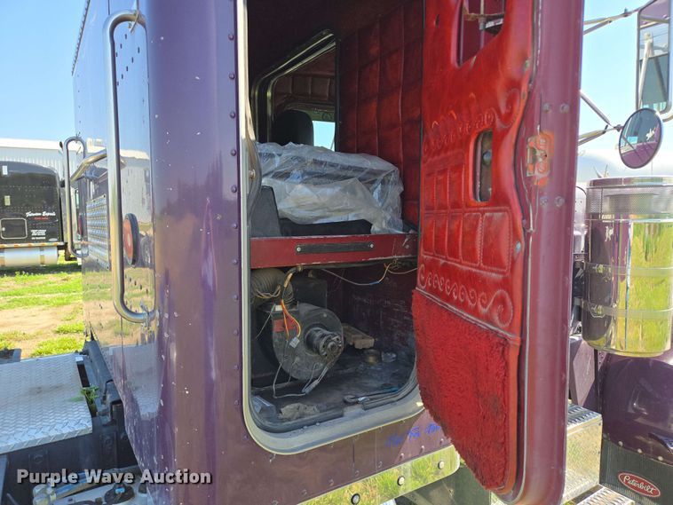 image for item DT6841 1985 Peterbilt 359 semi truck