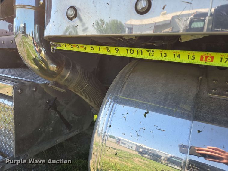 image for item DT6841 1985 Peterbilt 359 semi truck