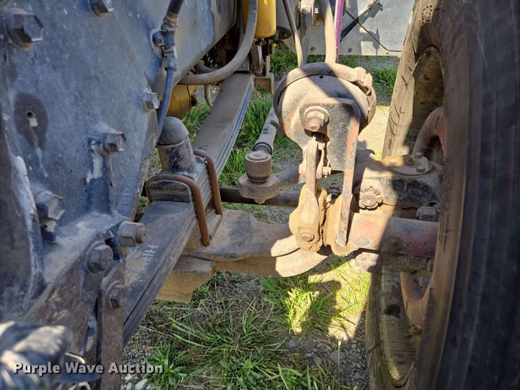 image for item DT6841 1985 Peterbilt 359 semi truck