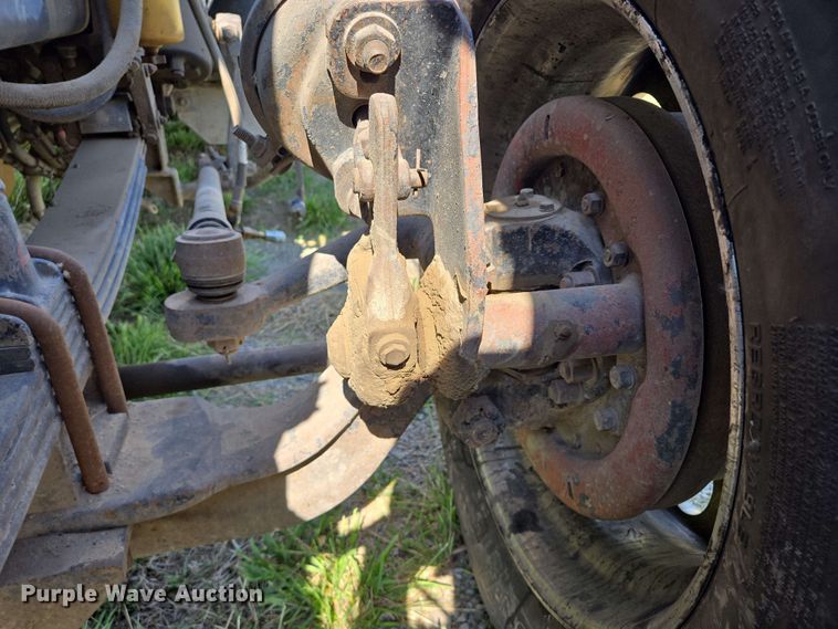 image for item DT6841 1985 Peterbilt 359 semi truck