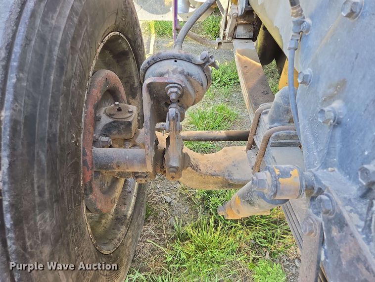 image for item DT6841 1985 Peterbilt 359 semi truck