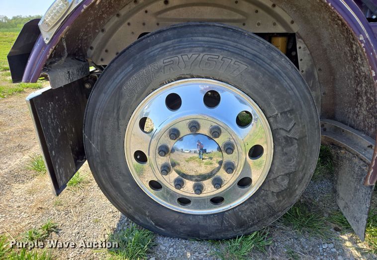 image for item DT6841 1985 Peterbilt 359 semi truck