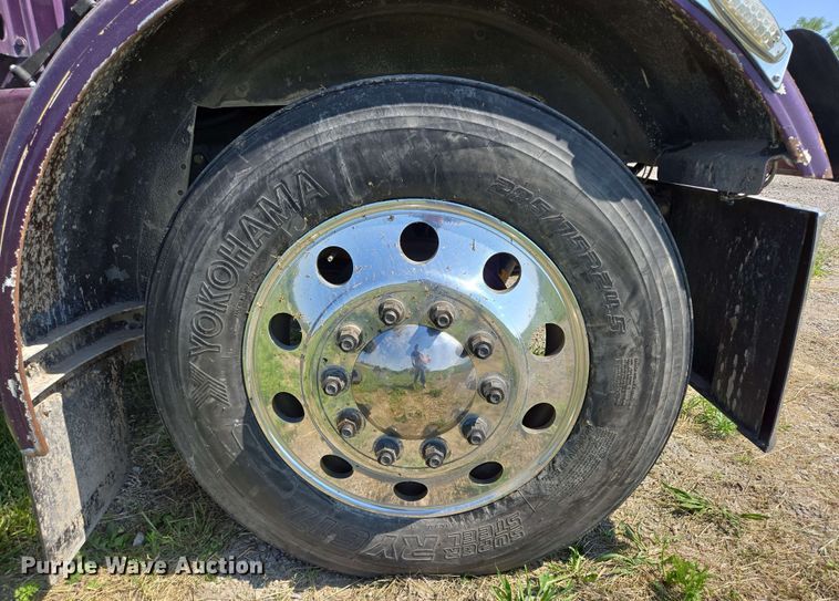 image for item DT6841 1985 Peterbilt 359 semi truck