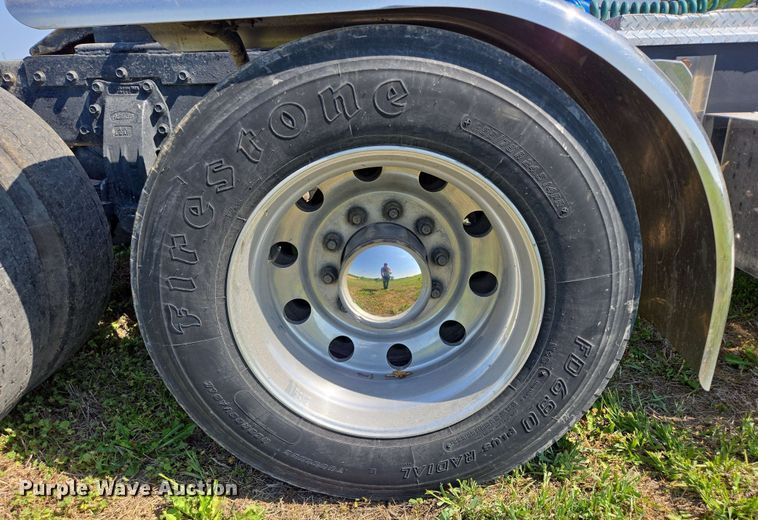 image for item DT6841 1985 Peterbilt 359 semi truck