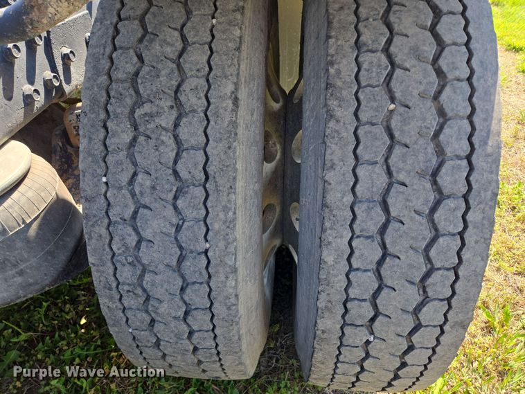 image for item DT6841 1985 Peterbilt 359 semi truck