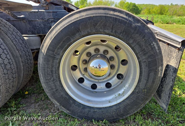 image for item DT6841 1985 Peterbilt 359 semi truck