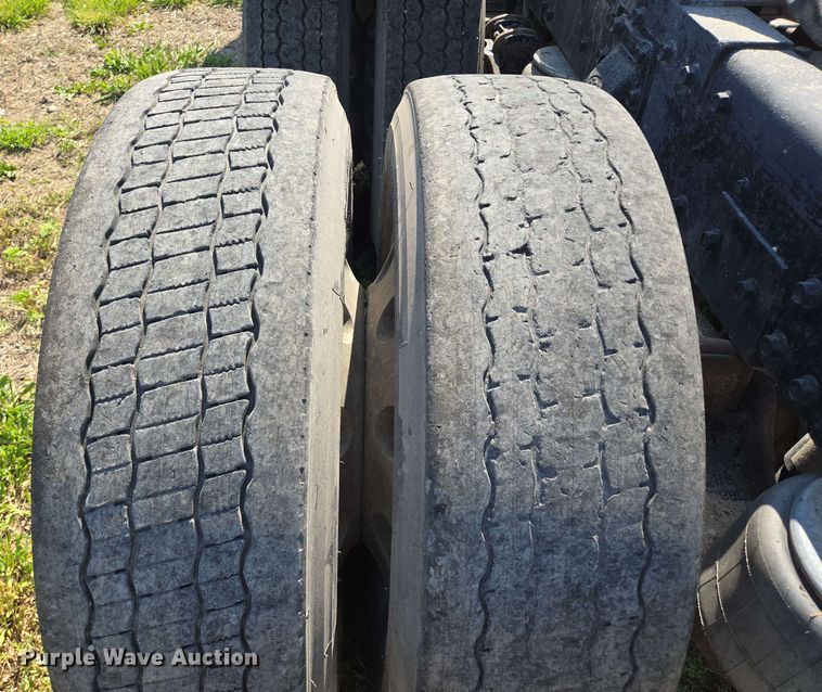 image for item DT6841 1985 Peterbilt 359 semi truck