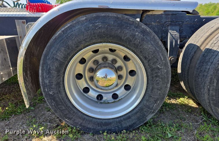 image for item DT6841 1985 Peterbilt 359 semi truck