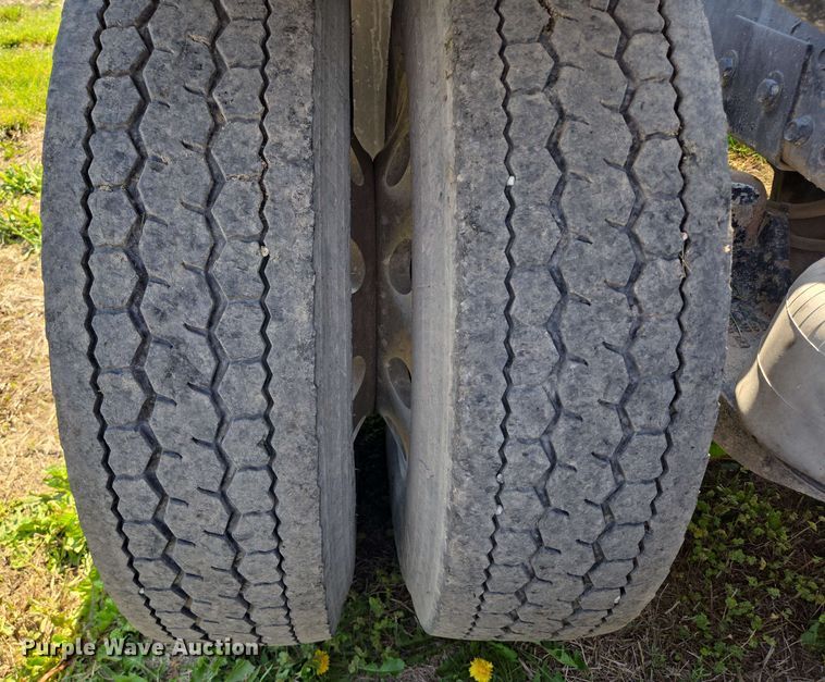 image for item DT6841 1985 Peterbilt 359 semi truck