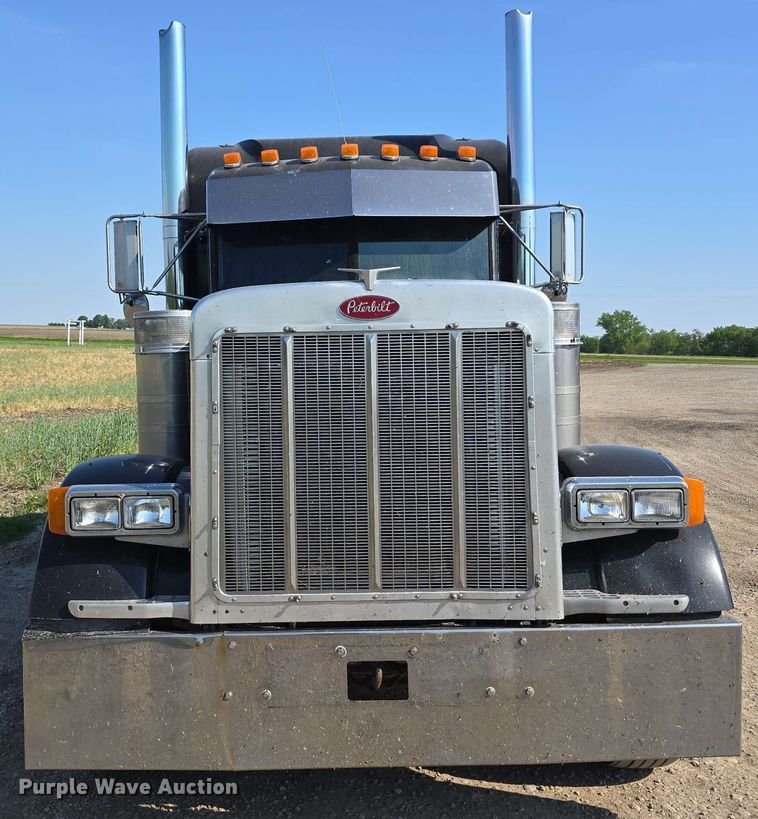 image for item DT6842 2001 Peterbilt 379 semi truck
