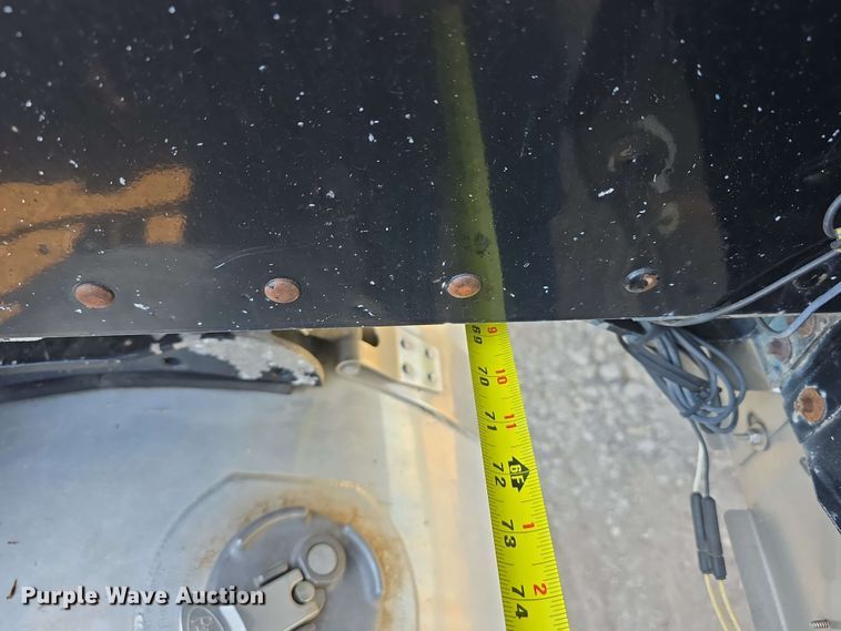 image for item DT6842 2001 Peterbilt 379 semi truck