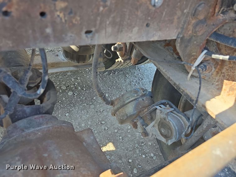 image for item DT6842 2001 Peterbilt 379 semi truck