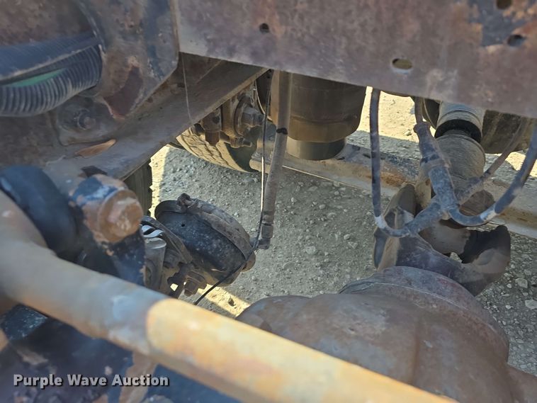 image for item DT6842 2001 Peterbilt 379 semi truck