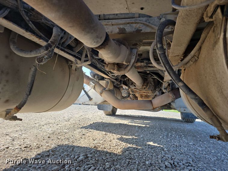 image for item DT6842 2001 Peterbilt 379 semi truck