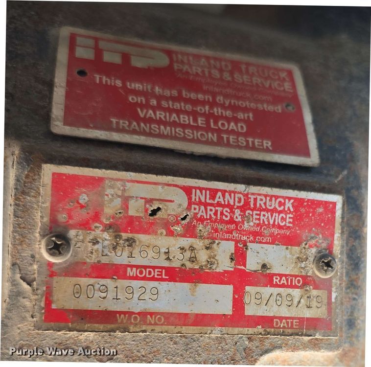 image for item DT6842 2001 Peterbilt 379 semi truck