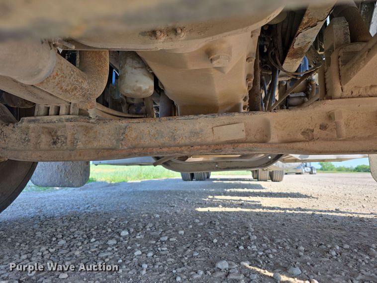 image for item DT6842 2001 Peterbilt 379 semi truck