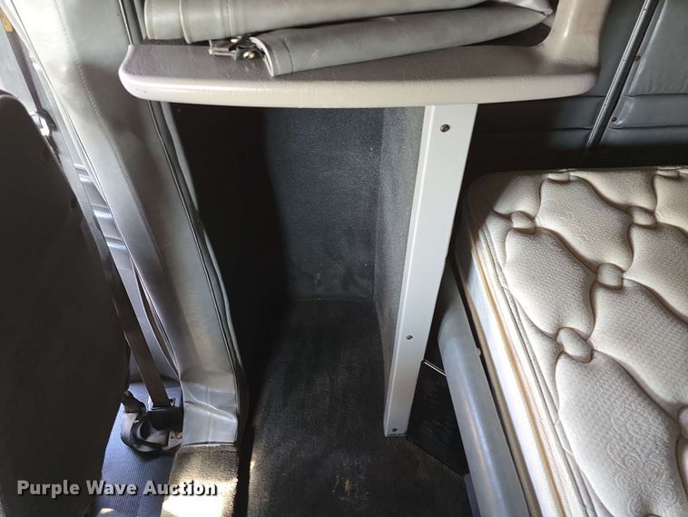 image for item DT6842 2001 Peterbilt 379 semi truck