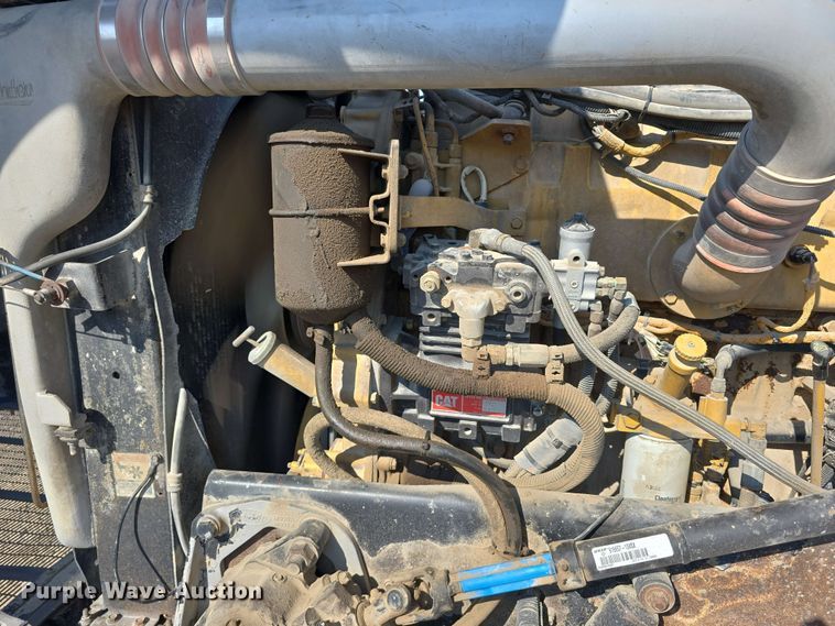 image for item DT6842 2001 Peterbilt 379 semi truck