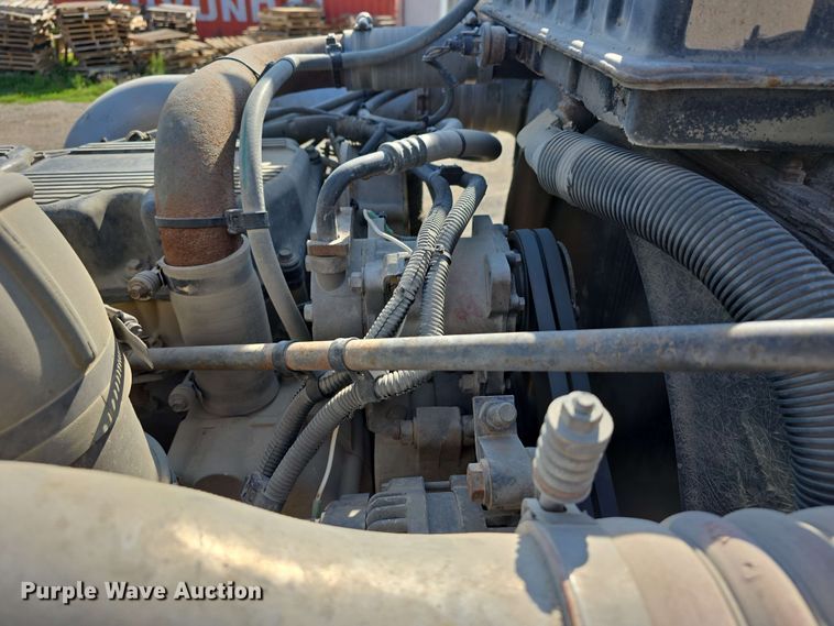 image for item DT6842 2001 Peterbilt 379 semi truck