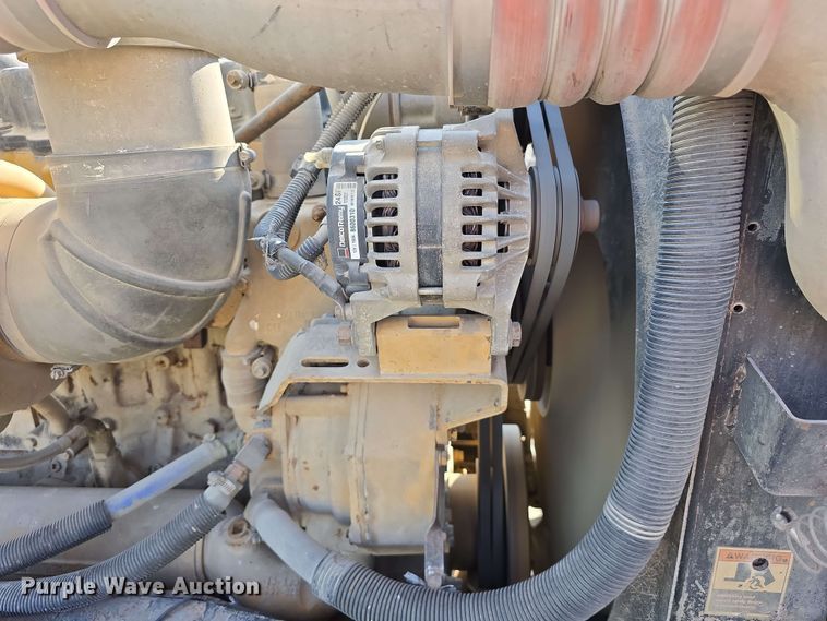 image for item DT6842 2001 Peterbilt 379 semi truck