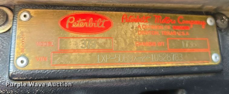 image for item DT6842 2001 Peterbilt 379 semi truck