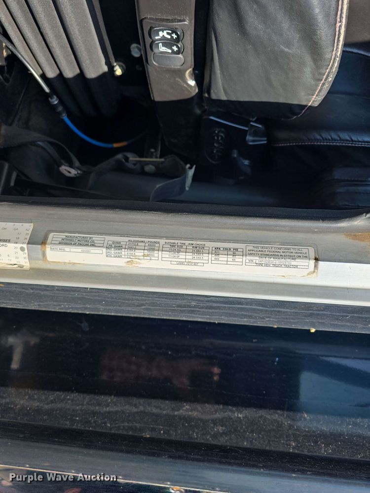 image for item DT6842 2001 Peterbilt 379 semi truck