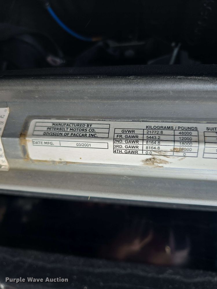 image for item DT6842 2001 Peterbilt 379 semi truck