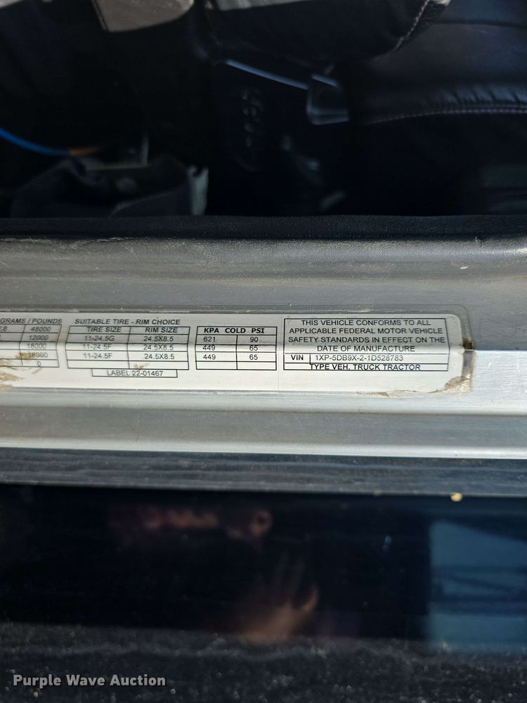 image for item DT6842 2001 Peterbilt 379 semi truck