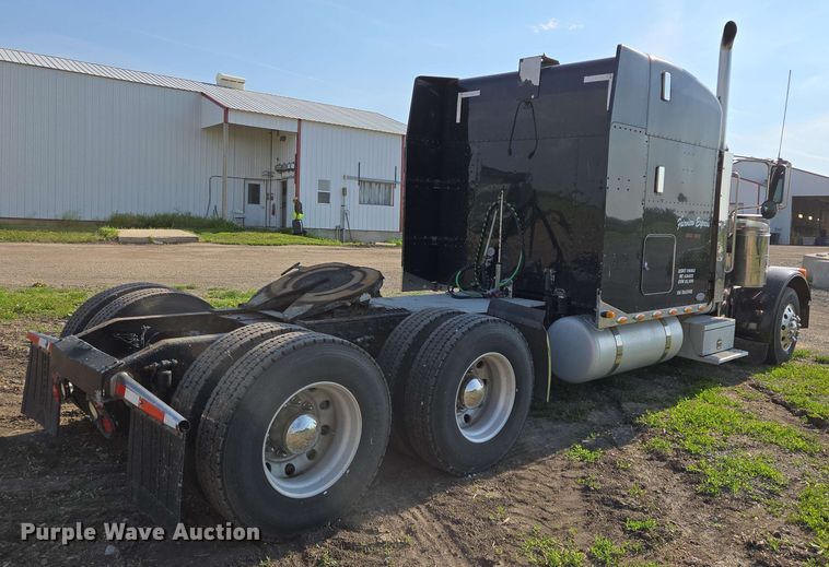 image for item DT6843 2007 Peterbilt 379 semi truck