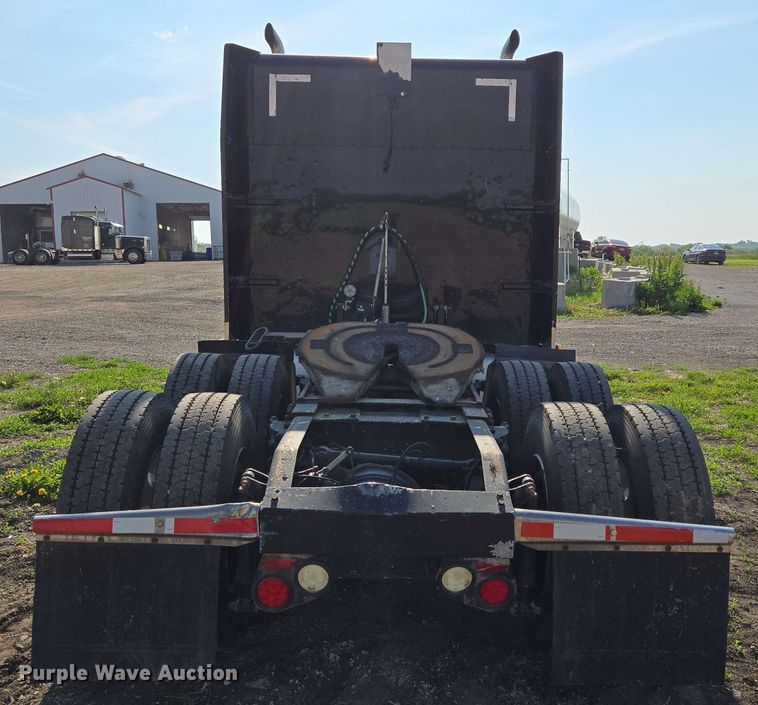 image for item DT6843 2007 Peterbilt 379 semi truck