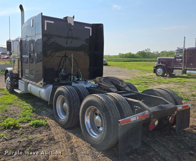 image for item DT6843 2007 Peterbilt 379 semi truck