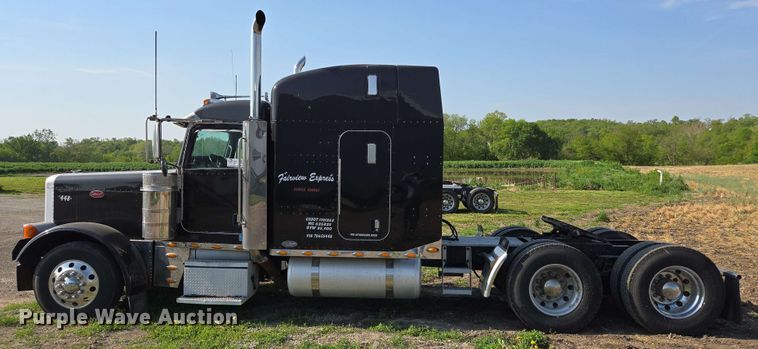 image for item DT6843 2007 Peterbilt 379 semi truck