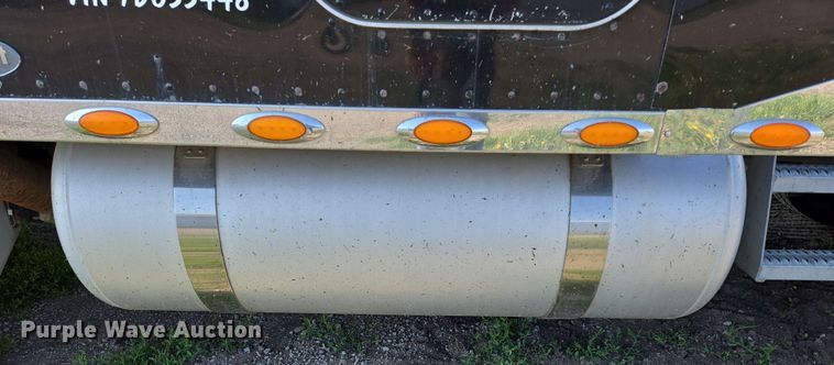 image for item DT6843 2007 Peterbilt 379 semi truck