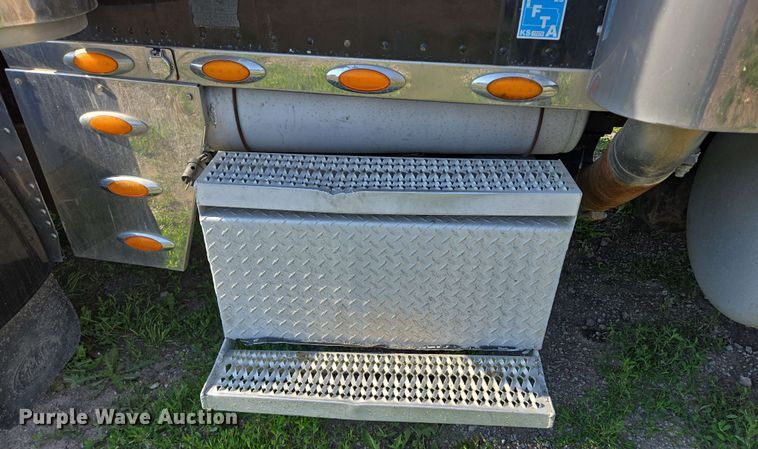 image for item DT6843 2007 Peterbilt 379 semi truck