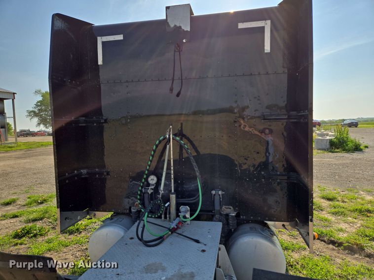 image for item DT6843 2007 Peterbilt 379 semi truck