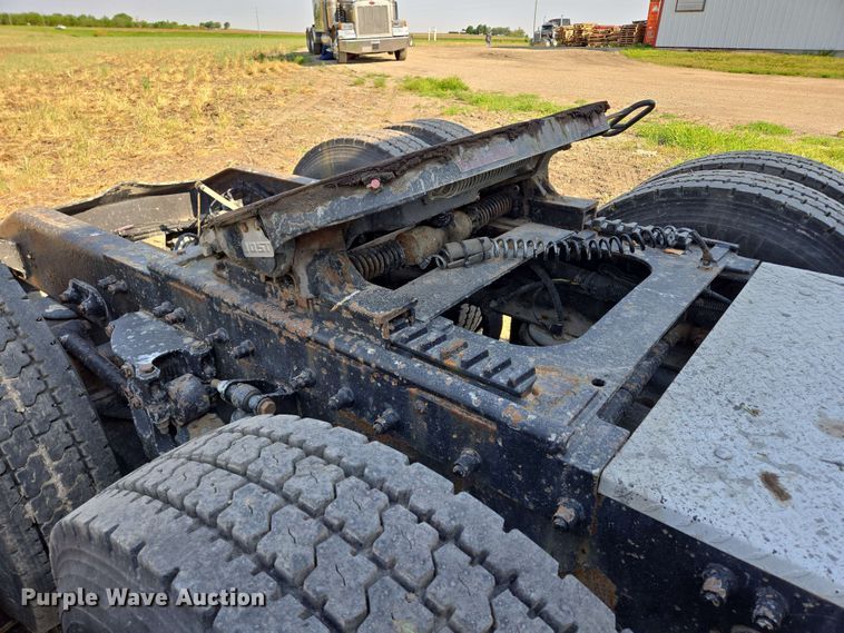 image for item DT6843 2007 Peterbilt 379 semi truck