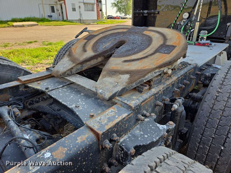 image for item DT6843 2007 Peterbilt 379 semi truck