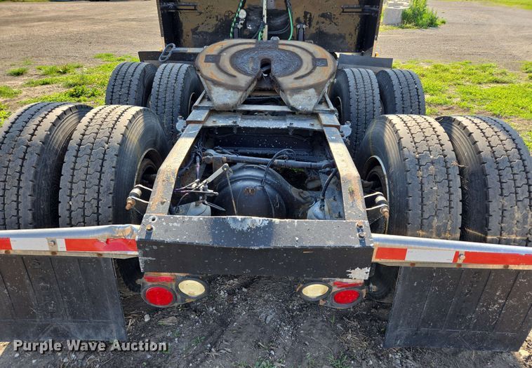 image for item DT6843 2007 Peterbilt 379 semi truck