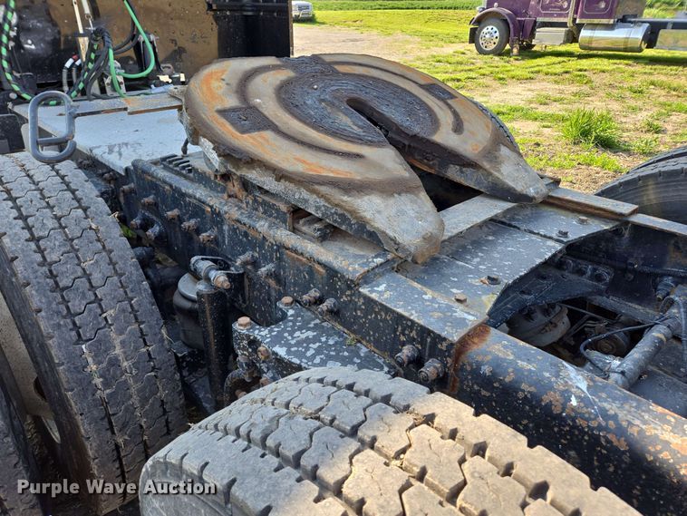 image for item DT6843 2007 Peterbilt 379 semi truck