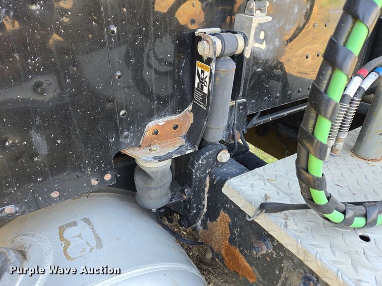 image for item DT6843 2007 Peterbilt 379 semi truck