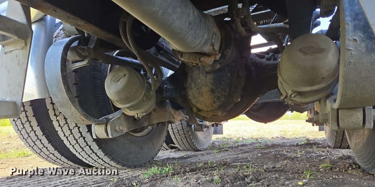 image for item DT6843 2007 Peterbilt 379 semi truck