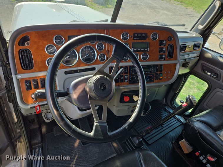 image for item DT6843 2007 Peterbilt 379 semi truck