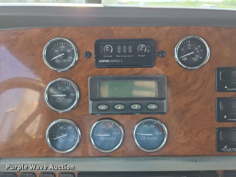 image for item DT6843 2007 Peterbilt 379 semi truck