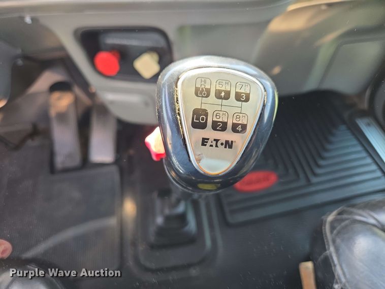 image for item DT6843 2007 Peterbilt 379 semi truck