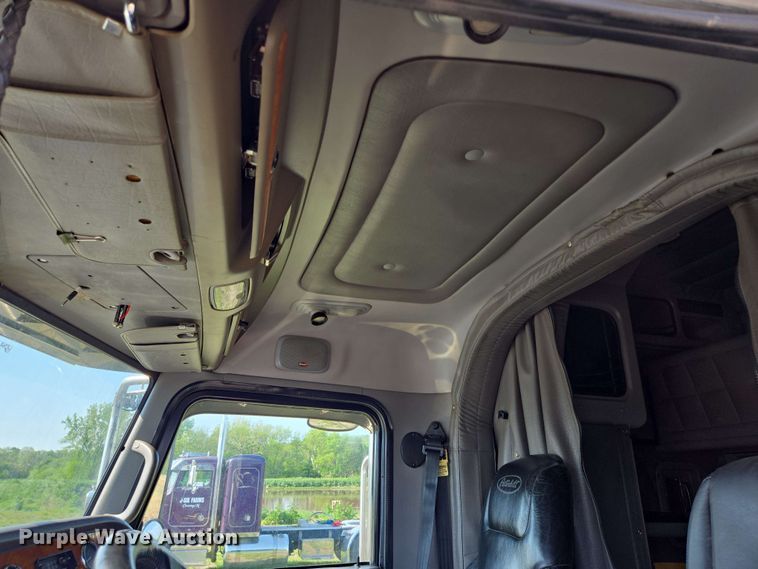 image for item DT6843 2007 Peterbilt 379 semi truck