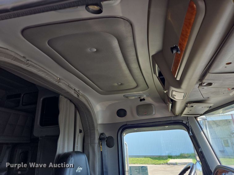 image for item DT6843 2007 Peterbilt 379 semi truck