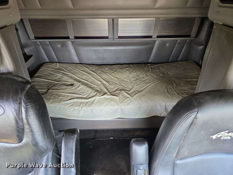 image for item DT6843 2007 Peterbilt 379 semi truck