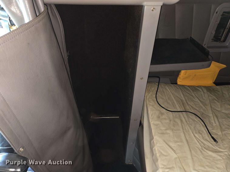 image for item DT6843 2007 Peterbilt 379 semi truck