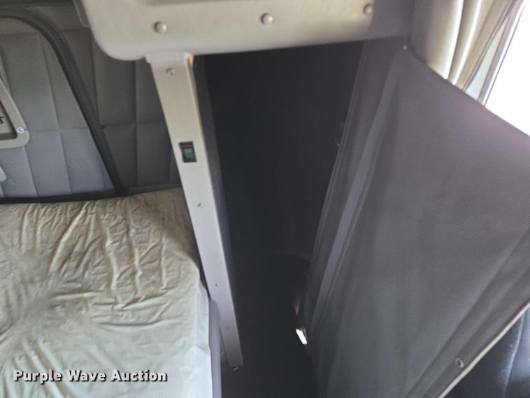 image for item DT6843 2007 Peterbilt 379 semi truck