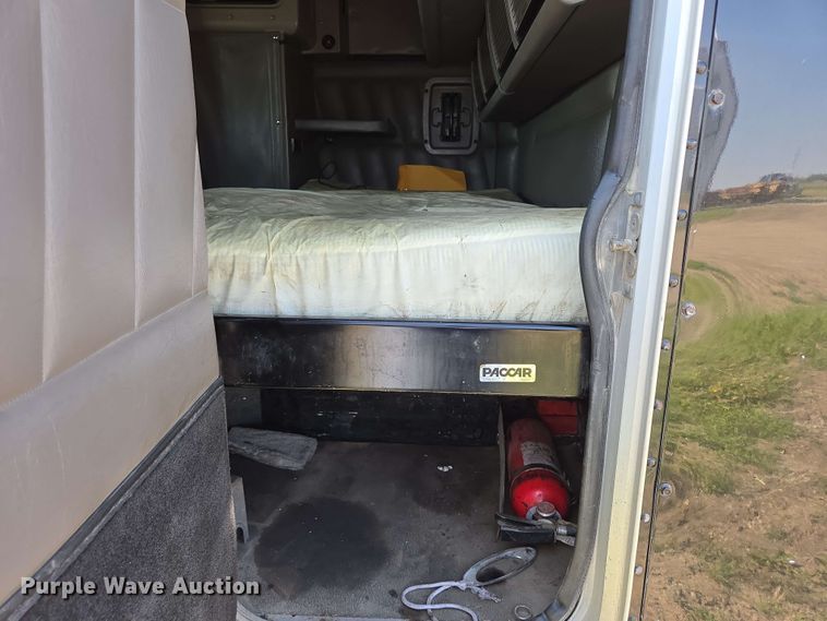 image for item DT6843 2007 Peterbilt 379 semi truck